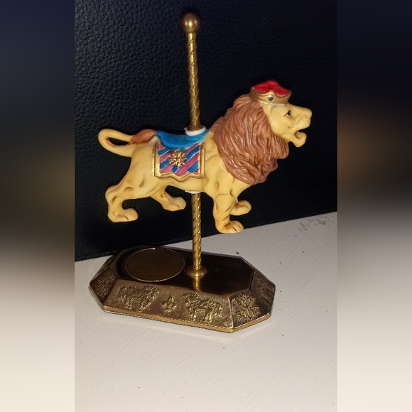 Elegant Lion Westminster Carousel Collection - Picture 1 of 3